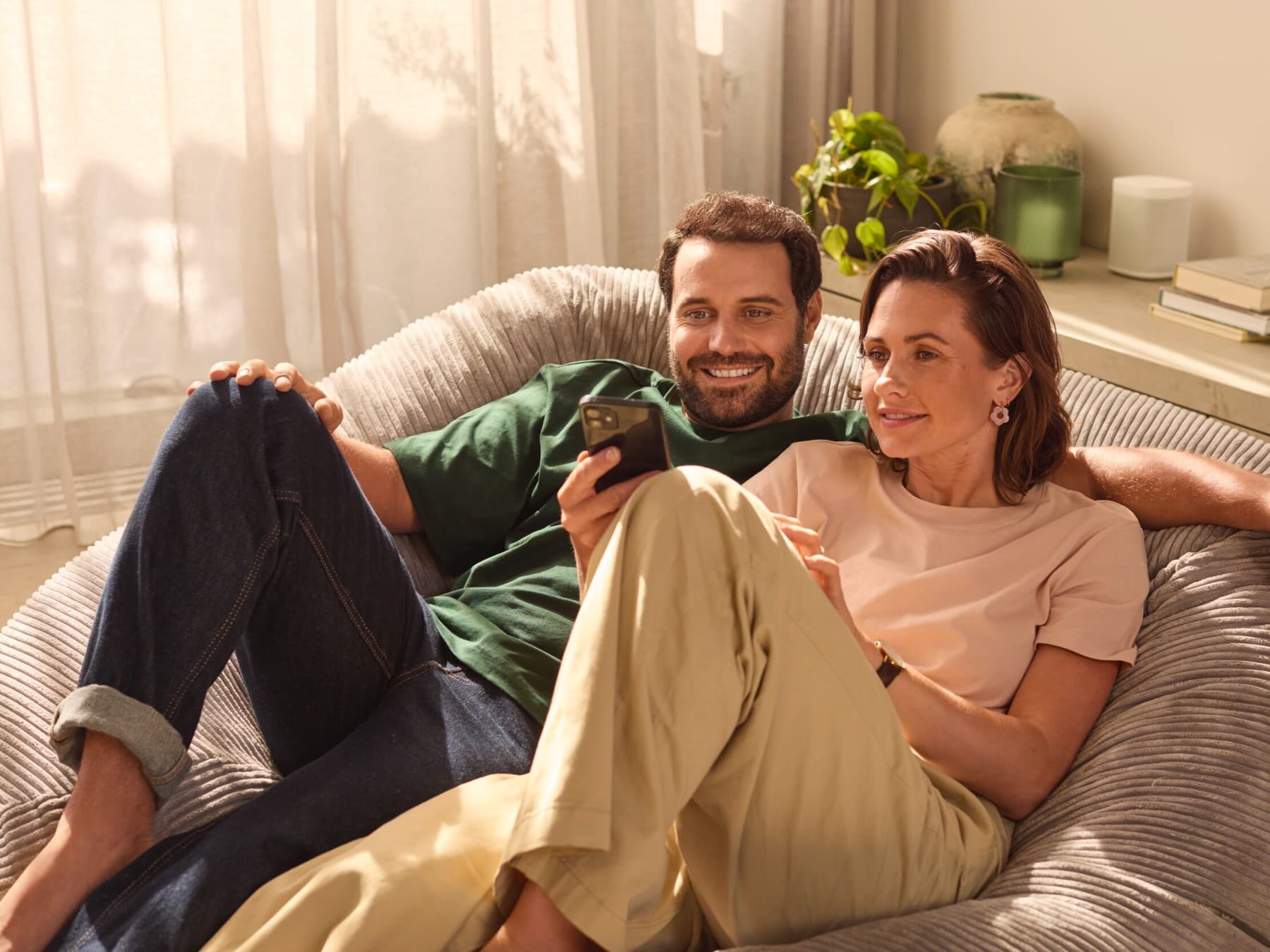 Couple sur son canapé | Vaillant