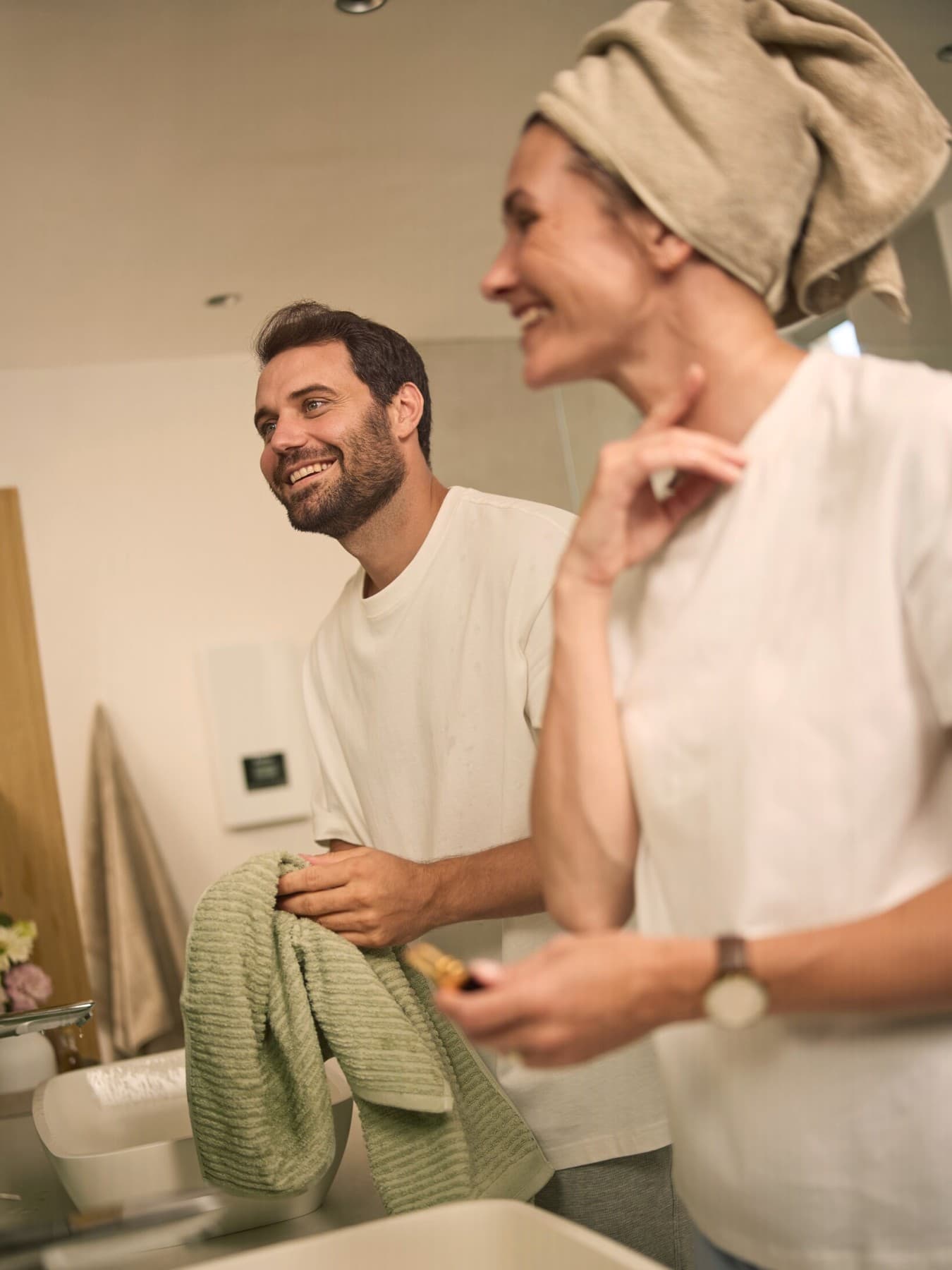 Une famille dans une salle de bains